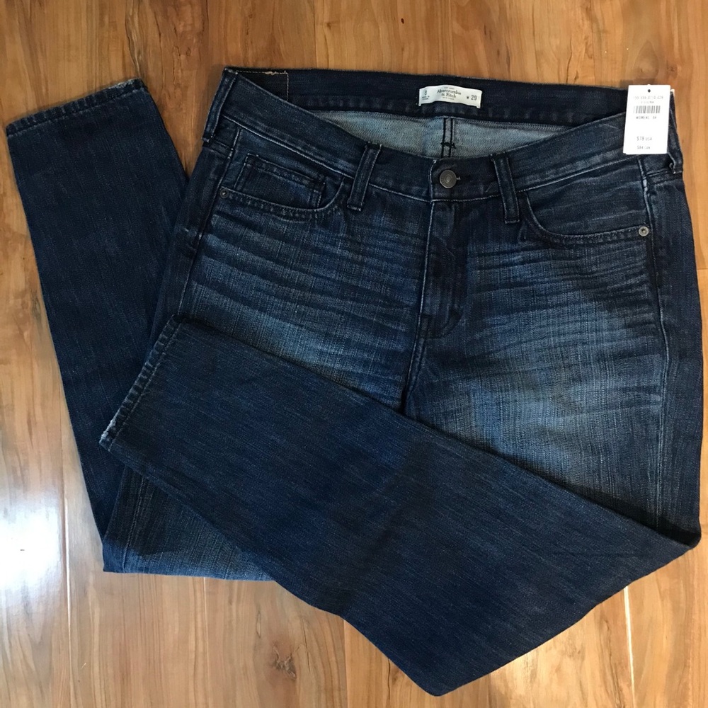 ✨HP✨Abercrombie and Fitch Easy Fit Boyfriend jeans